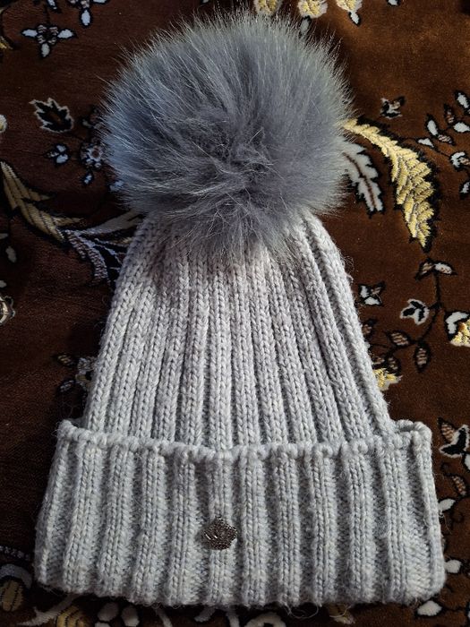 Теплая вязанная шапка