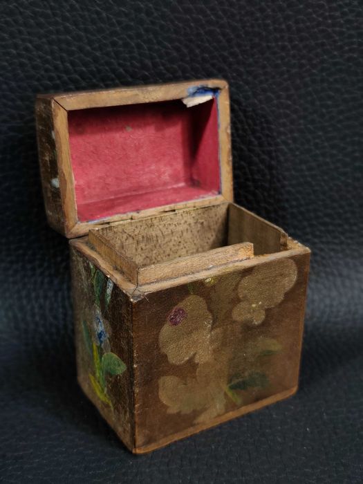 Zabytkowy Drewniany Pojemnik