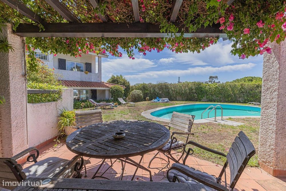 Andar de Moradia T2 com Piscina e Jardim em Caxias
