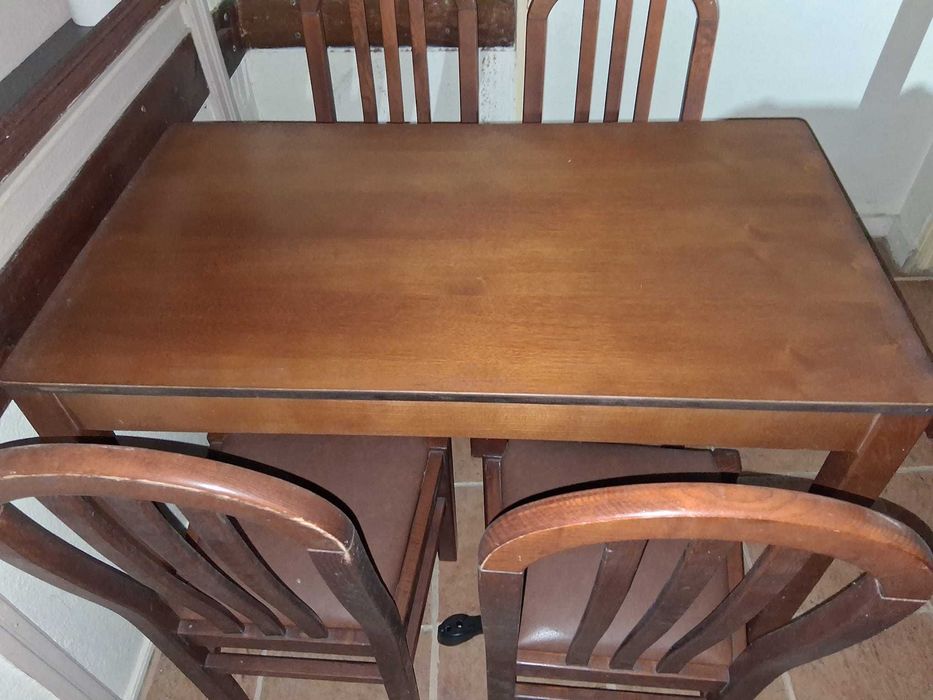 Mesa de madeira retangular