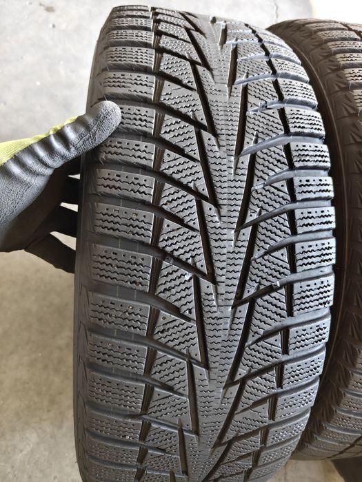 R17 225/60 Hankook Winter ICept IZ2 зимові шини арктичні, комплект 4 штуки, рік 24, протектор 7 мм