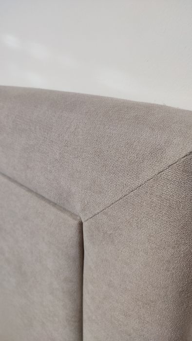 Cama de casal beige