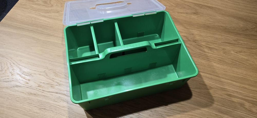 Skrzynka na narzędzia z przegrodami
