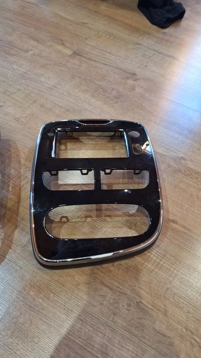 Oryginalna ramka obudowa radia MediaNav Clio 4