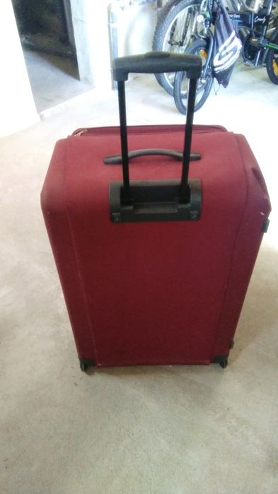 Mala grande de viagem com rodas e pega extensível