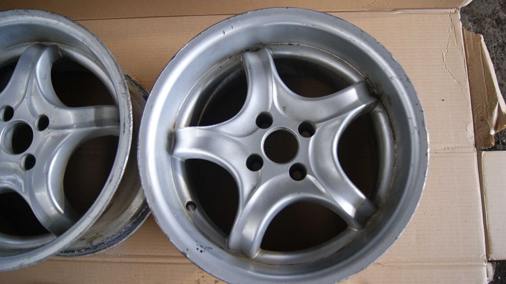 Felgi Aluminiowe Golf III ET30 9x16R H2 plus dystanse