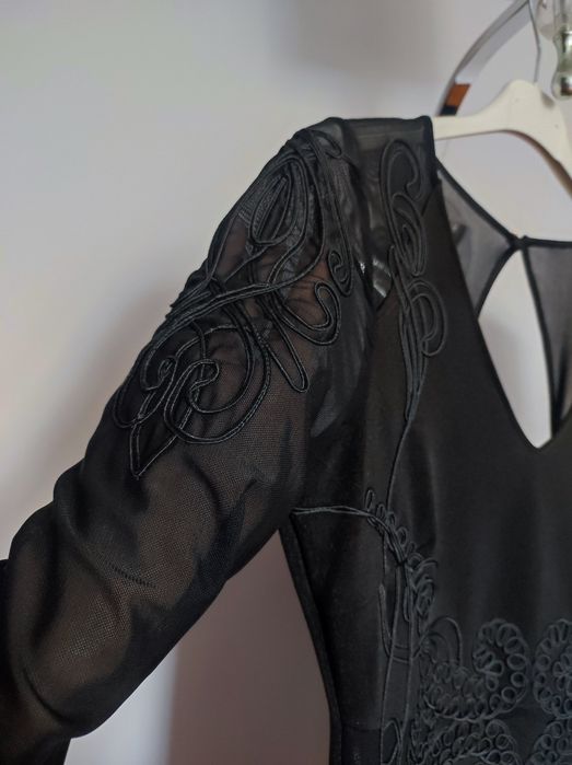 Sukienka mała czarna marki Guess r. S długi rękaw