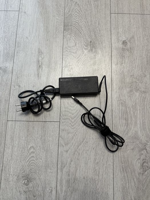 Zasilacz marki Lenovo