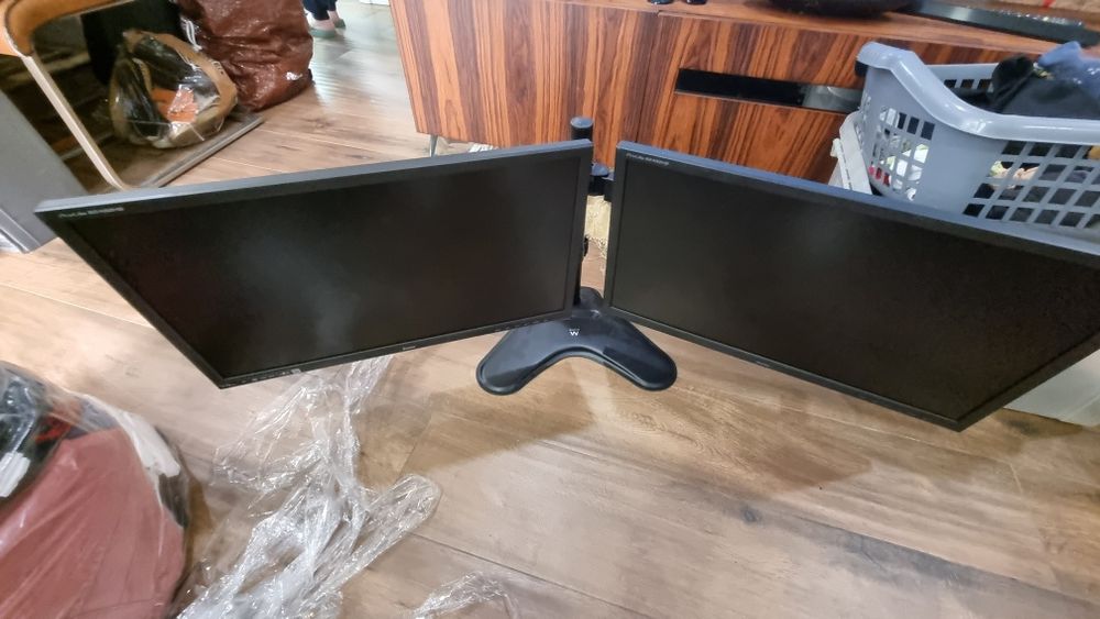 SALDO - 2ecran de computador com suporte incluido