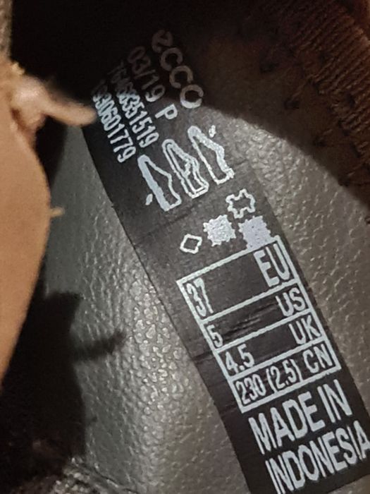 Женские кроссовки Ессо gore tex