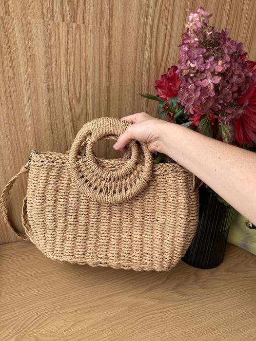 Сумка плетена.