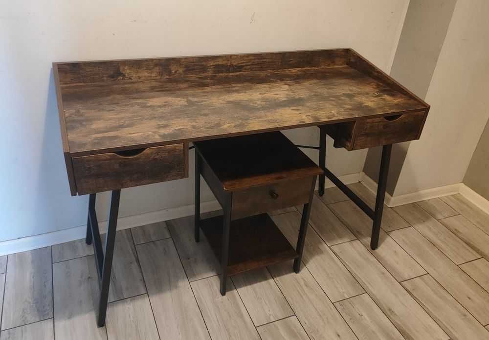 biurko i stolik nocny