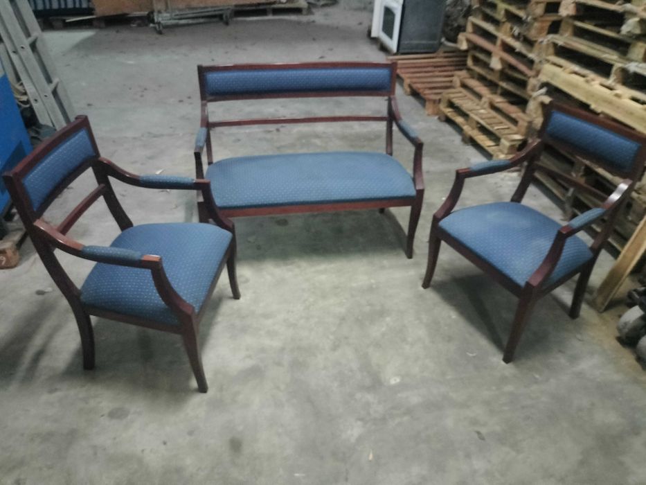 Conjunto de Cadeiras e Poltrona