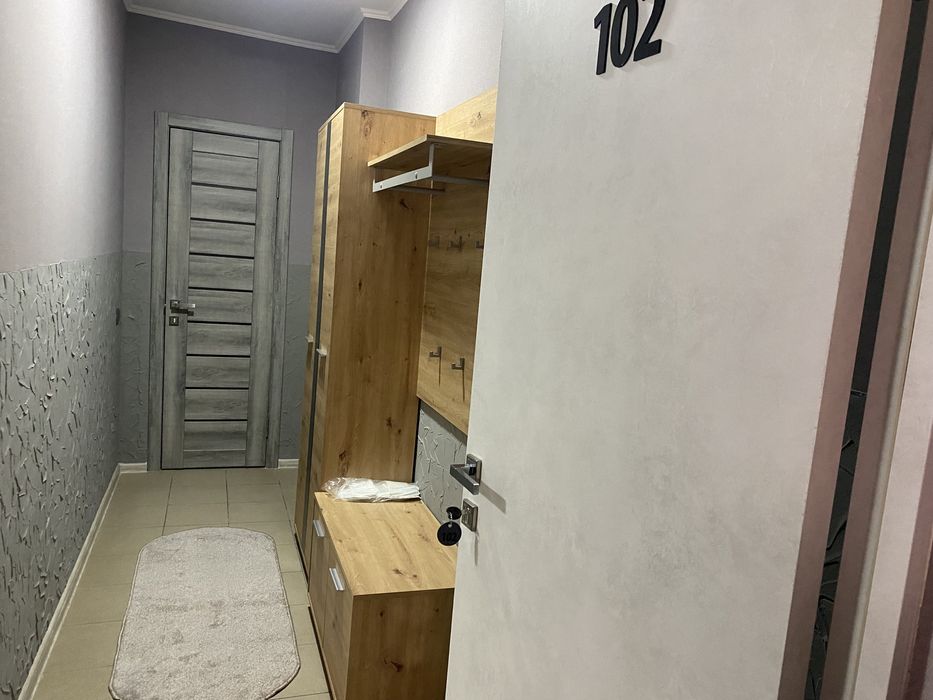 Двохкімнатні апартаменти номери подобово.Вільно.Кондиціонер.Дитячий майданчик.Мангал.Зона BBQ.Паркінг.Житовий район.Відеонагляд.Кухня.Харчування.Меню
