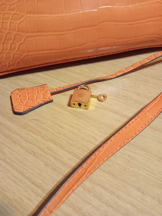 Mala de senhora laranja – como nova