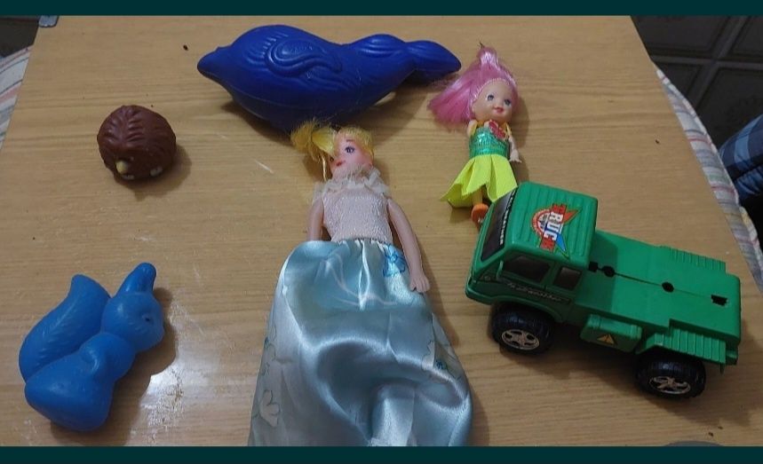 Игрушки лотом продам