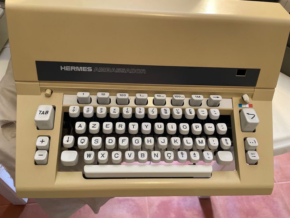 Máquina de escrever HERMES AMBASSADOR
