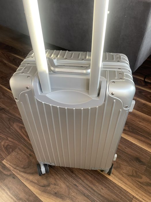 Walizka kabinowa aluminiowa .