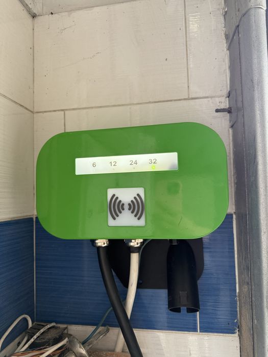 Зарядна станція для електромобілів зарядная станция для электромобилей