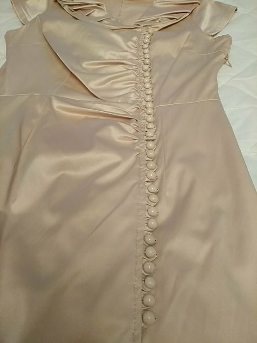 Золота атласна сукня