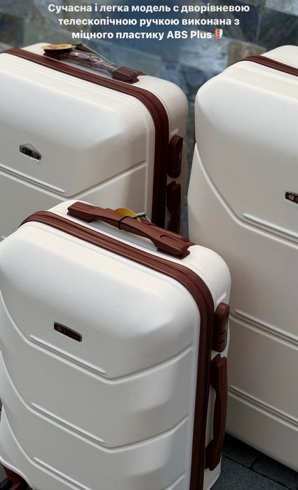 Чемодан Пластиковый удобный дорожный чемодан 147