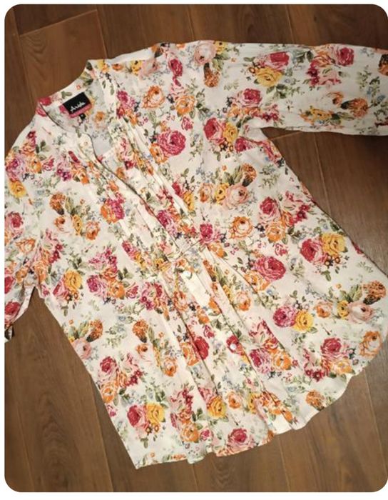 Блузон, вільний, на гудзиках.