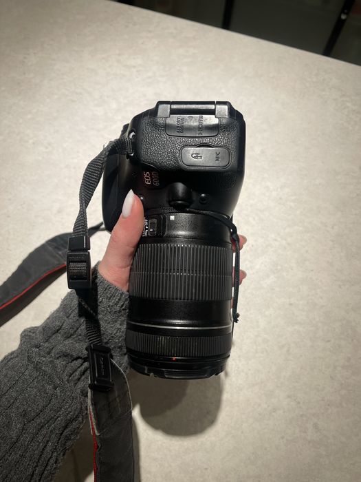 Canon EOS 600D + об’єктив 18–55 мм IS