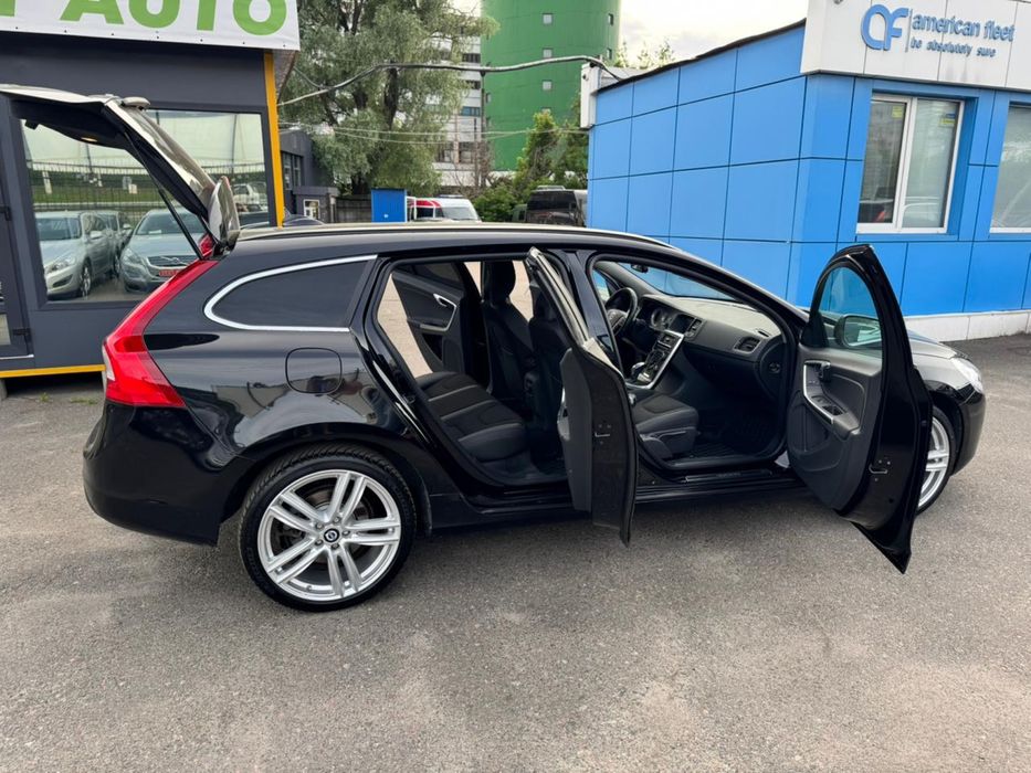 Volvo V60 D4 2.0 дизель  Автомат з Німеччини ВІДЕО