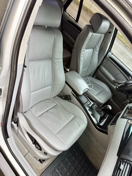 Продам BMW X5 E53