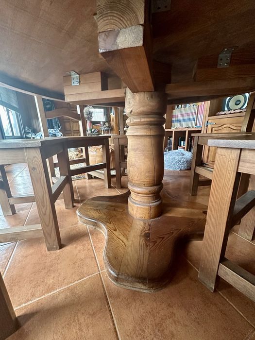 Mesa e cadeiras de madeira maciça mexicana