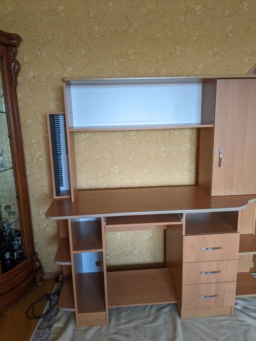 Продам комп'ютерний стіл
