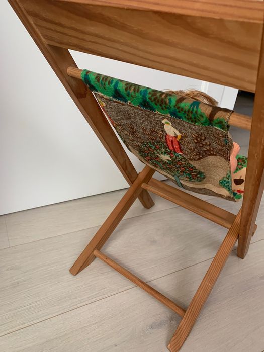 Cadeirinha artesanal articulada , para bonecas