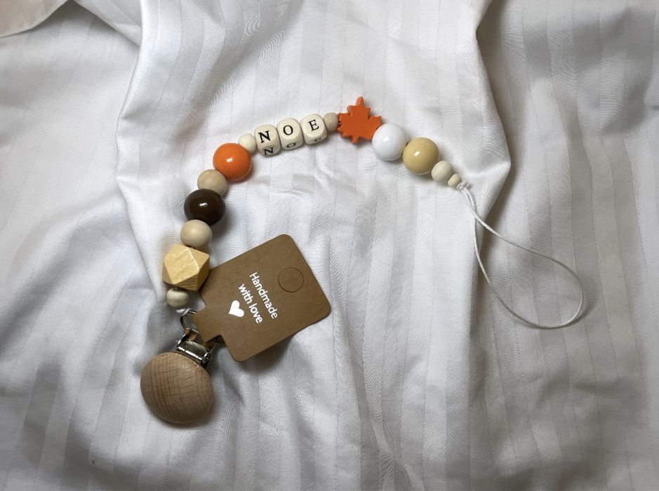 Jesienna zawieszka do smoczka personalizowana
