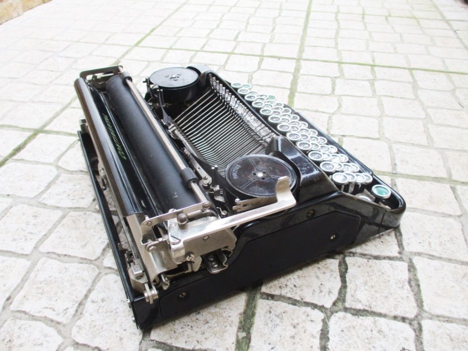 1931 - Maquina de escrever antiga - Funciona bem!