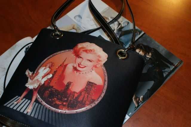 Torebka z Marilyn Monroe na ramię na pasku czarna damska torba
