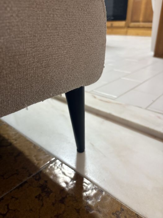 Sofá bege da marca Area, em otimo estado sem manchas e muito confortável!