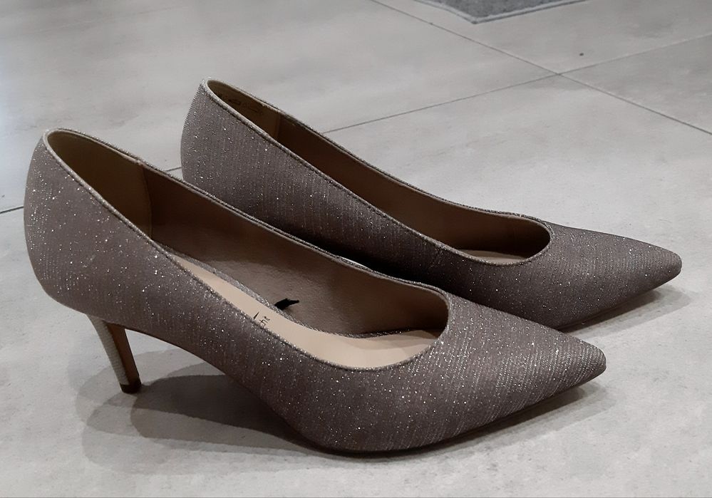 Błyszczące buty Tamaris 38/39 beżowo- srebrne