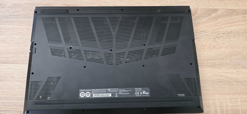 Laptop Hyperbook SL705 / 32GB / M.2 SSD 1TB / M.2 SSD 500GB / RTX3080 Ti