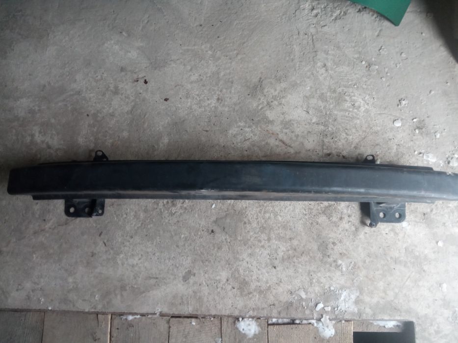 Передній усилитель Фольксваген поло 9N  2001-2005 рік