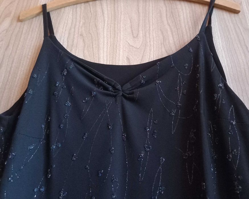 Czarna suknia wieczorowa