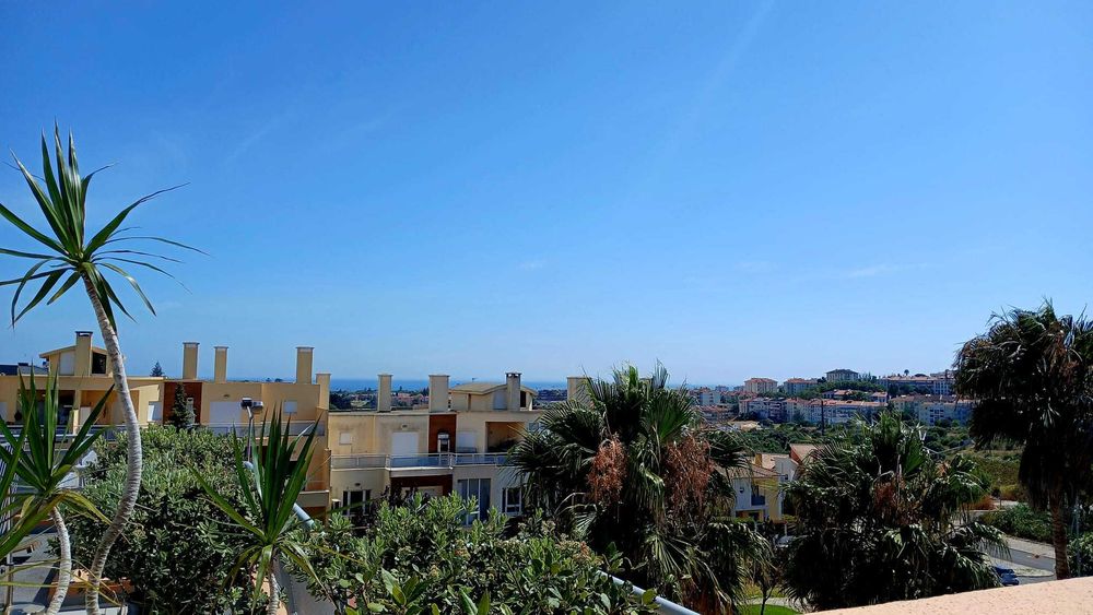 Apartamento T0 convertível em T1 com amplo Terraço Carcavelos