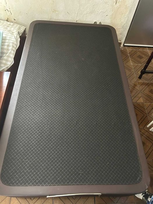 Cama com arrumação
