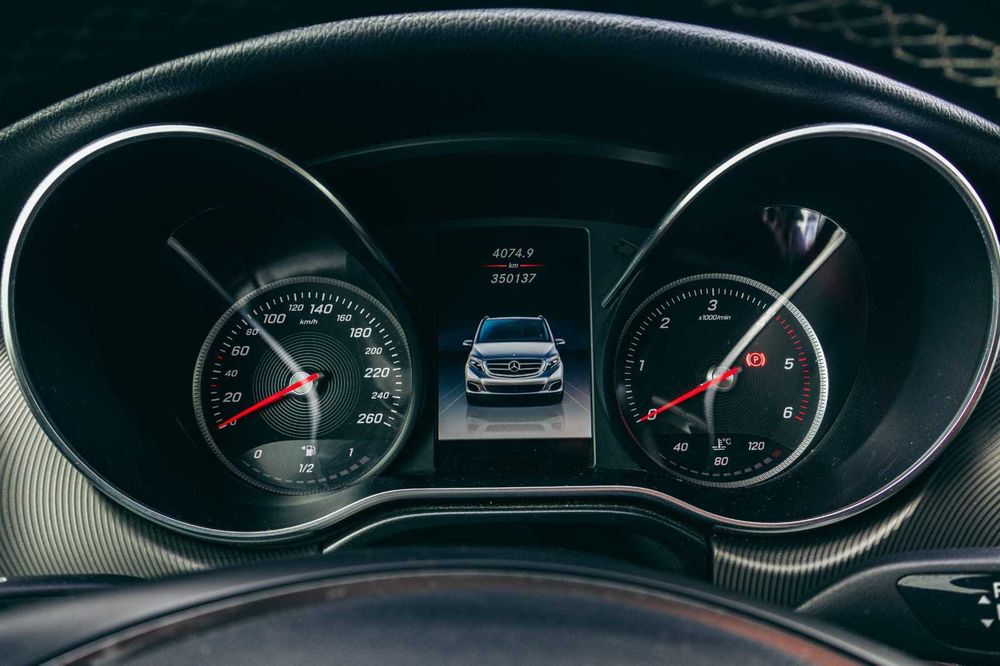 MERCEDES BENZ V 220 CDI Longo AvantGarde Automática 2017