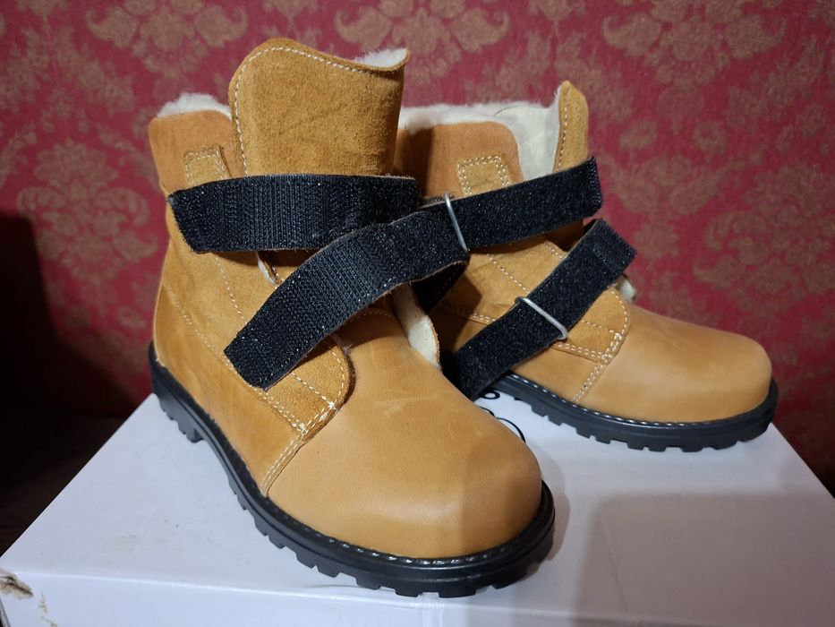 Продаю дитячі сапожки