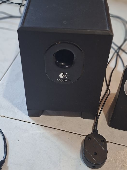 Colunas logitech 2.1