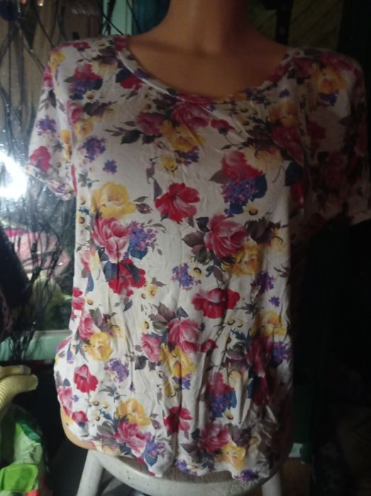 bawełniany t shirt w kwiaty XL