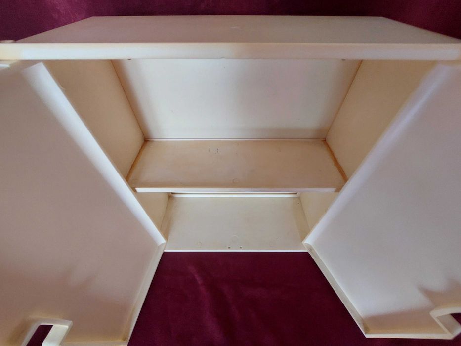 Пластикова навісна шафка / аптечка