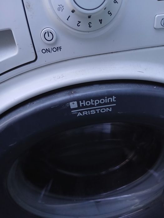 Máquina de lavar roupa Hotpoint Ariston 9kg (WMG 922) – Para peças ou reparação