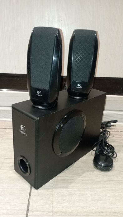 Колонки активные 2.1 для п.к. и не только,Logitech  s220