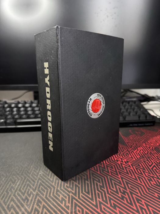 Рідкісний Red Hydrogen One, 128gb